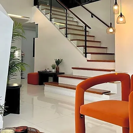 Soho-Style Loft 4Br, Central, Wifi W/ Gameroom