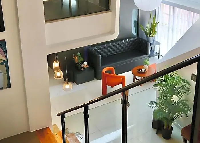 Soho-style Loft 4br, Central, Wifi W/ Gameroom 3*
