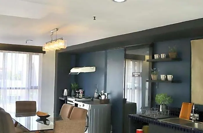 Soho-style Loft 4br, Central, Wifi W/ Gameroom Hotel Cebu