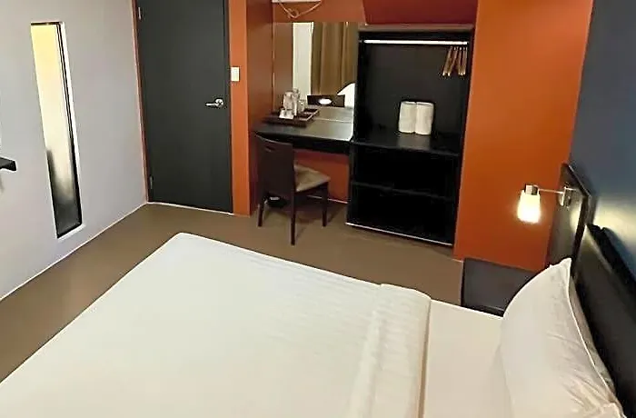 Soho-style Loft 4br, Central, Wifi W/ Gameroom 3* Cebu